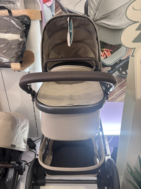Joolz Geo³ mono with Free Raincover and adapters Timeless Taupe -Ex Display €849.00