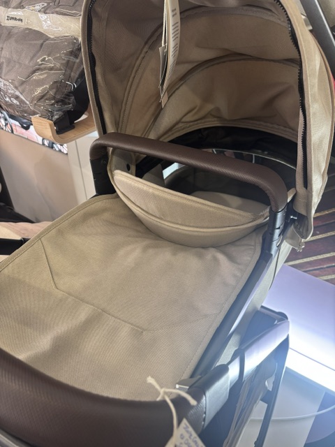 Joolz Geo³ mono with Free Raincover and adapters Timeless Taupe -Ex Display €849.00 - Image 3