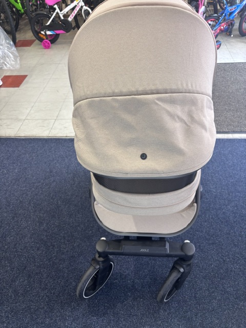 Joolz Geo³ mono with Free Raincover and adapters Timeless Taupe -Ex Display €849.00 - Image 7