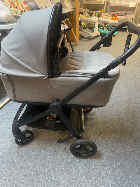 Mamas & Papas Vardo Pushchair & Carrycot- Floor Model -Clearance Price Includes adapters