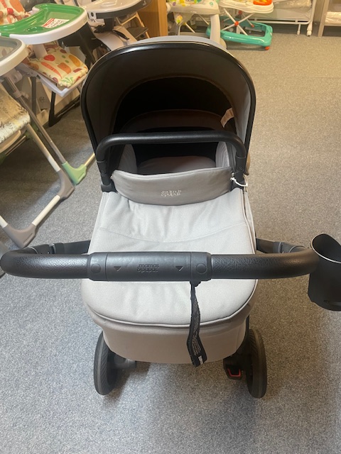 Mamas & Papas Vardo Pushchair & Carrycot- Floor Model -Clearance Price Includes adapters - Image 2
