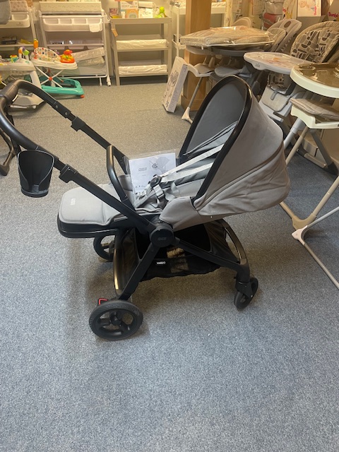 Mamas & Papas Vardo Pushchair & Carrycot- Floor Model -Clearance Price Includes adapters - Image 4