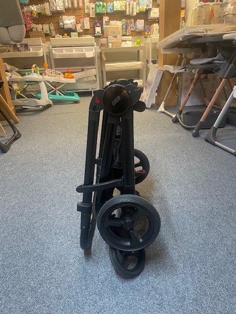 Mamas & Papas Vardo Pushchair & Carrycot- Floor Model -Clearance Price Includes adapters - Image 7