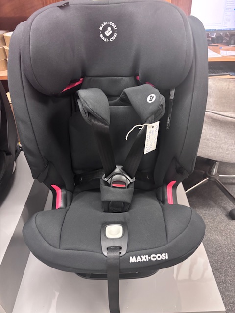 Maxi Cosi - Titan Pro - Black Ex display - Now €159